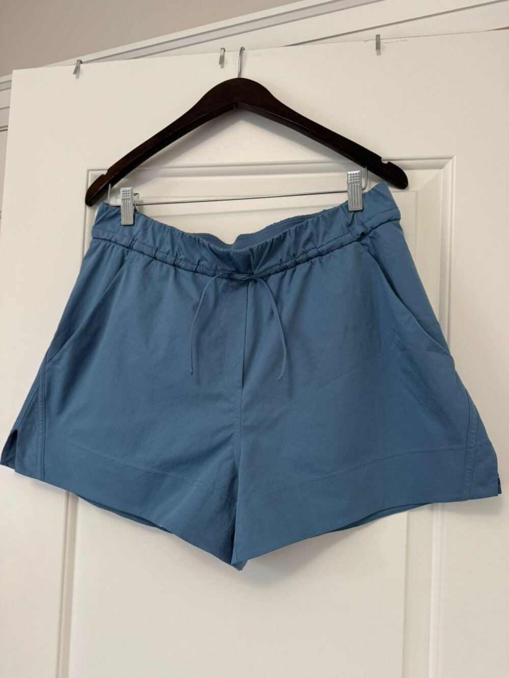 Lululemon Cinchable Waist High-Rise Woven Short 3.5" - Size Large - Utility Blue